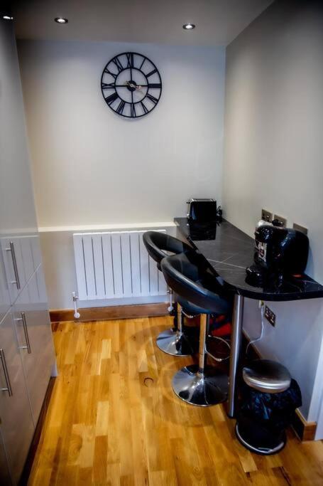 Airy, 3 bedrooms, ensuite , central London flat