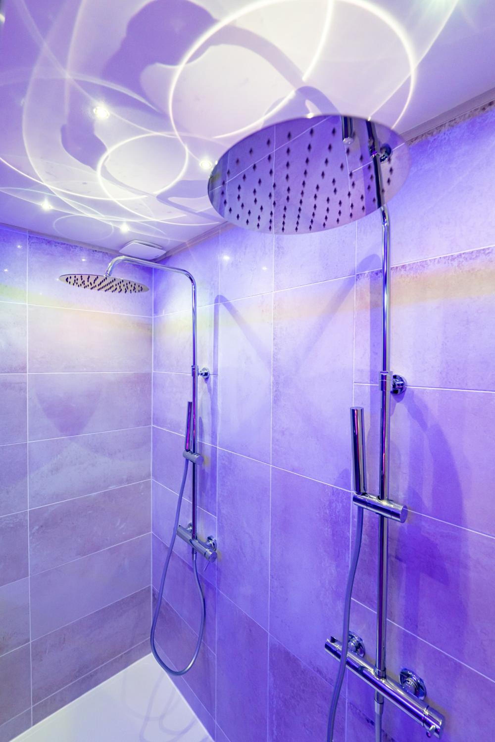 Studio romantique jacuzzi ou spa balneo privatif et jardin Au temps des cerises La Ciotat, photo 14