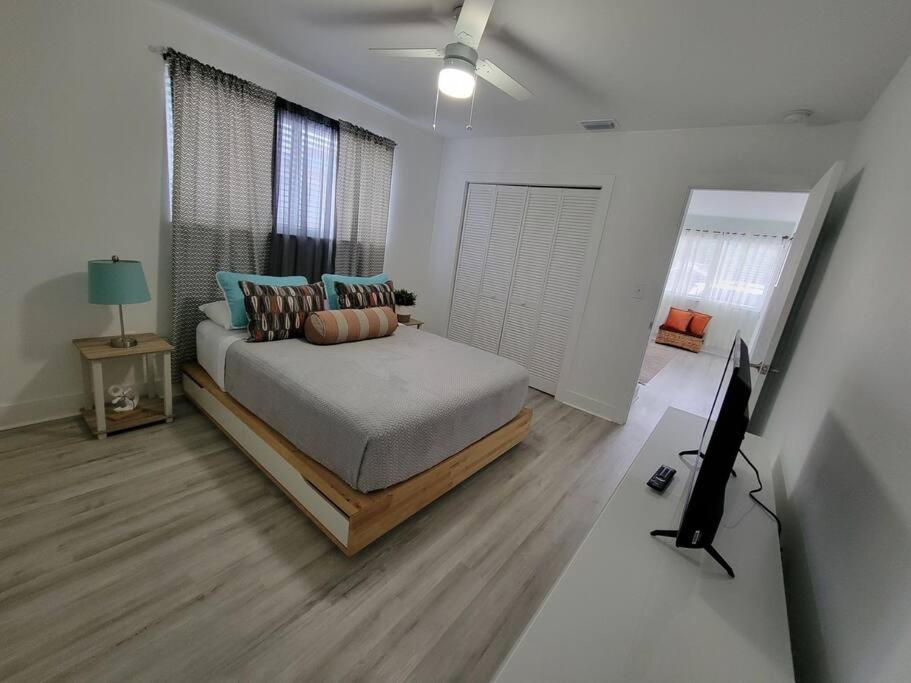 Sol Miami #1 with free parking on premises