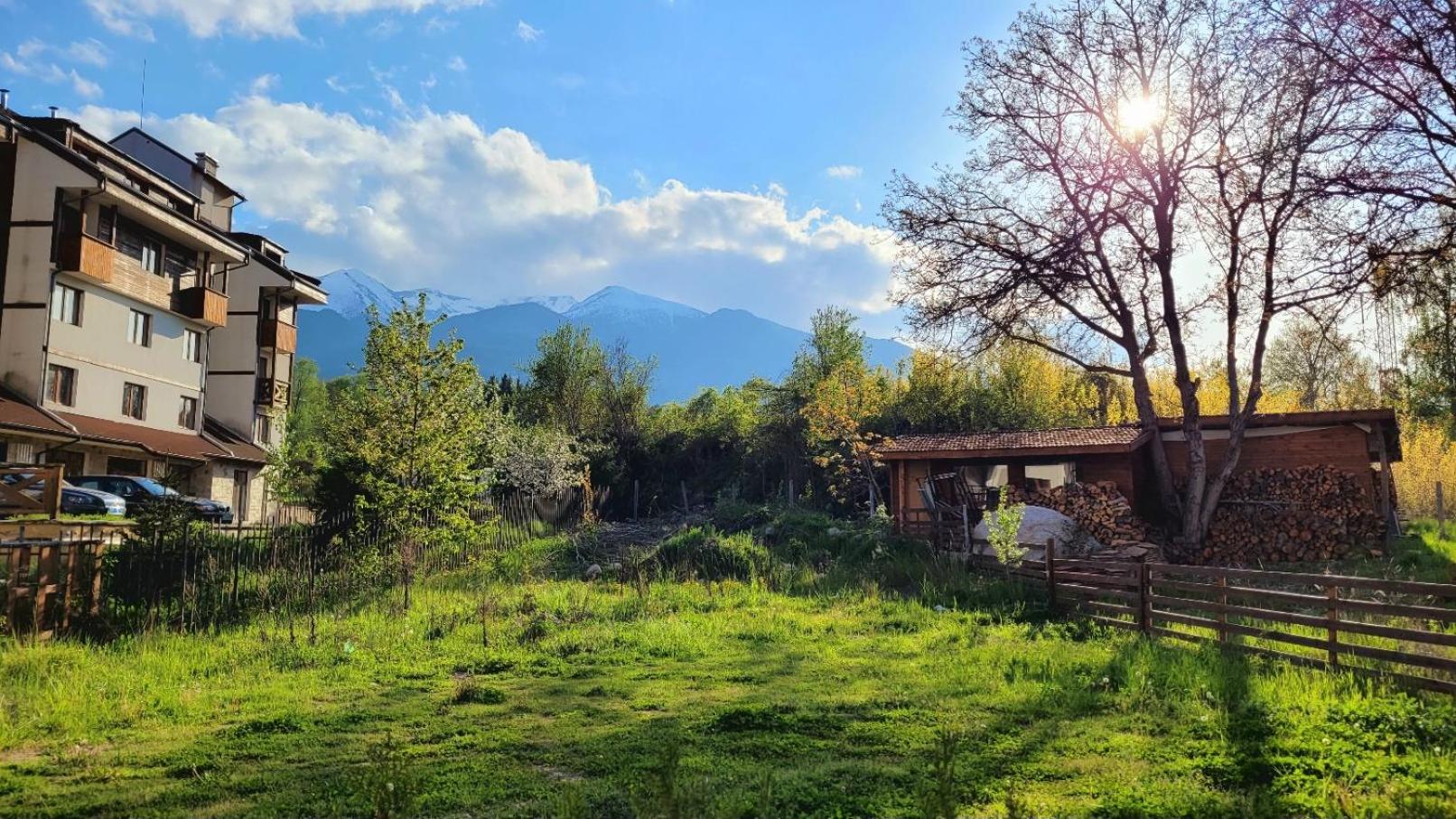 Spacious stylish studio with large terrace and amazing view, 5 min to Gondola & Bar Str