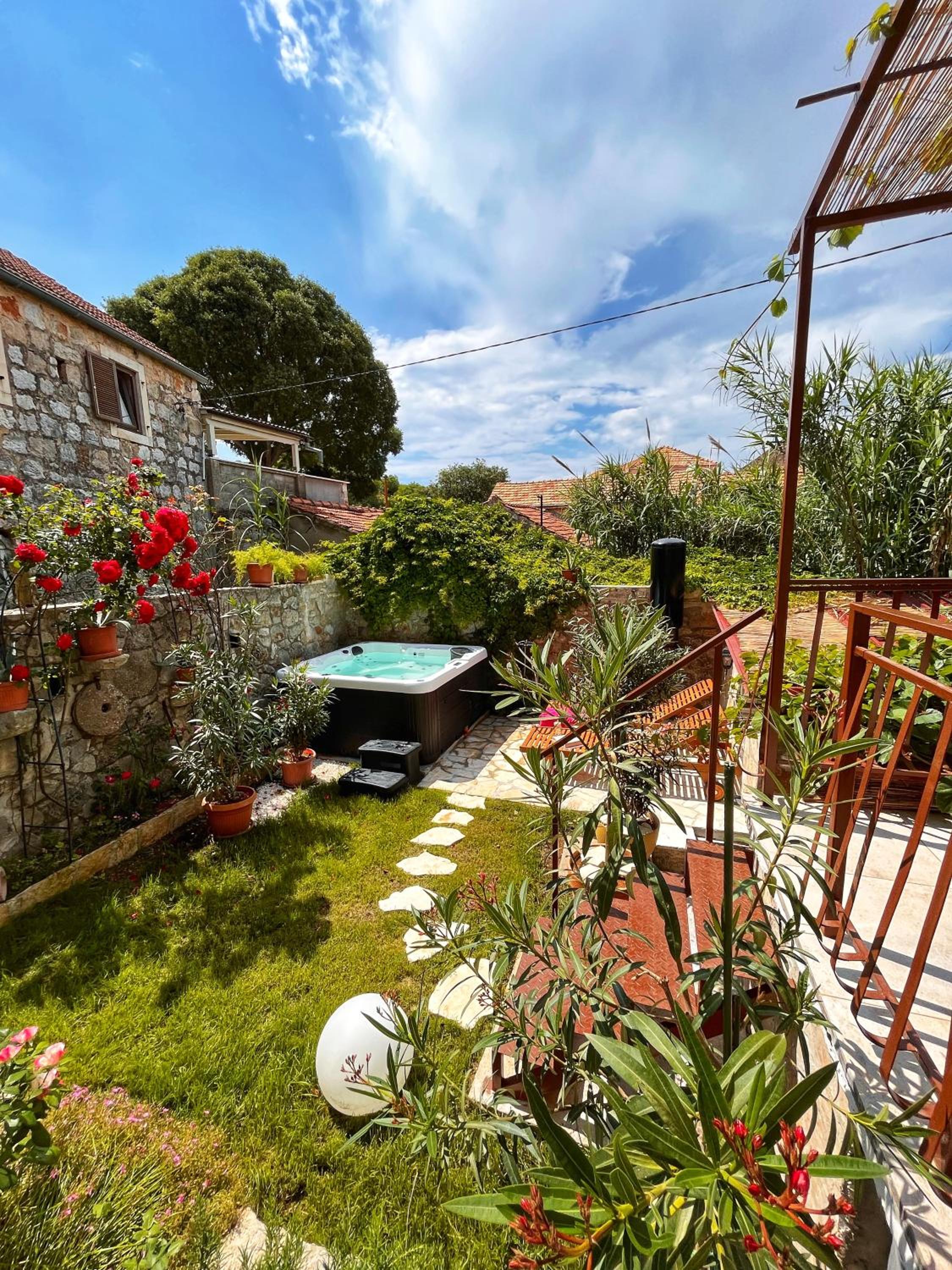 Holiday Home Skala and Kala with hot tubs view 4