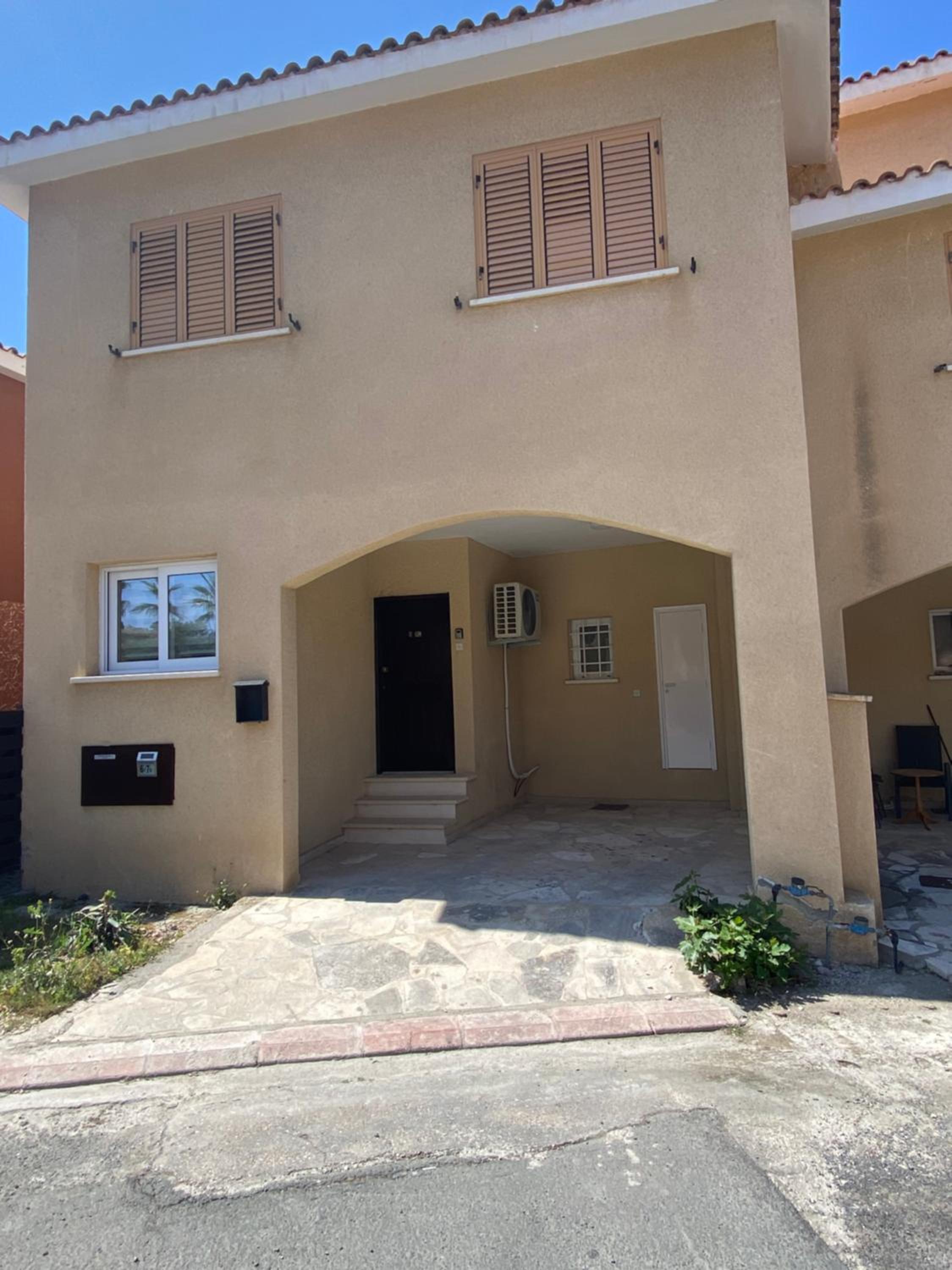 Corner townhouse in Regina Gardens, Pafos