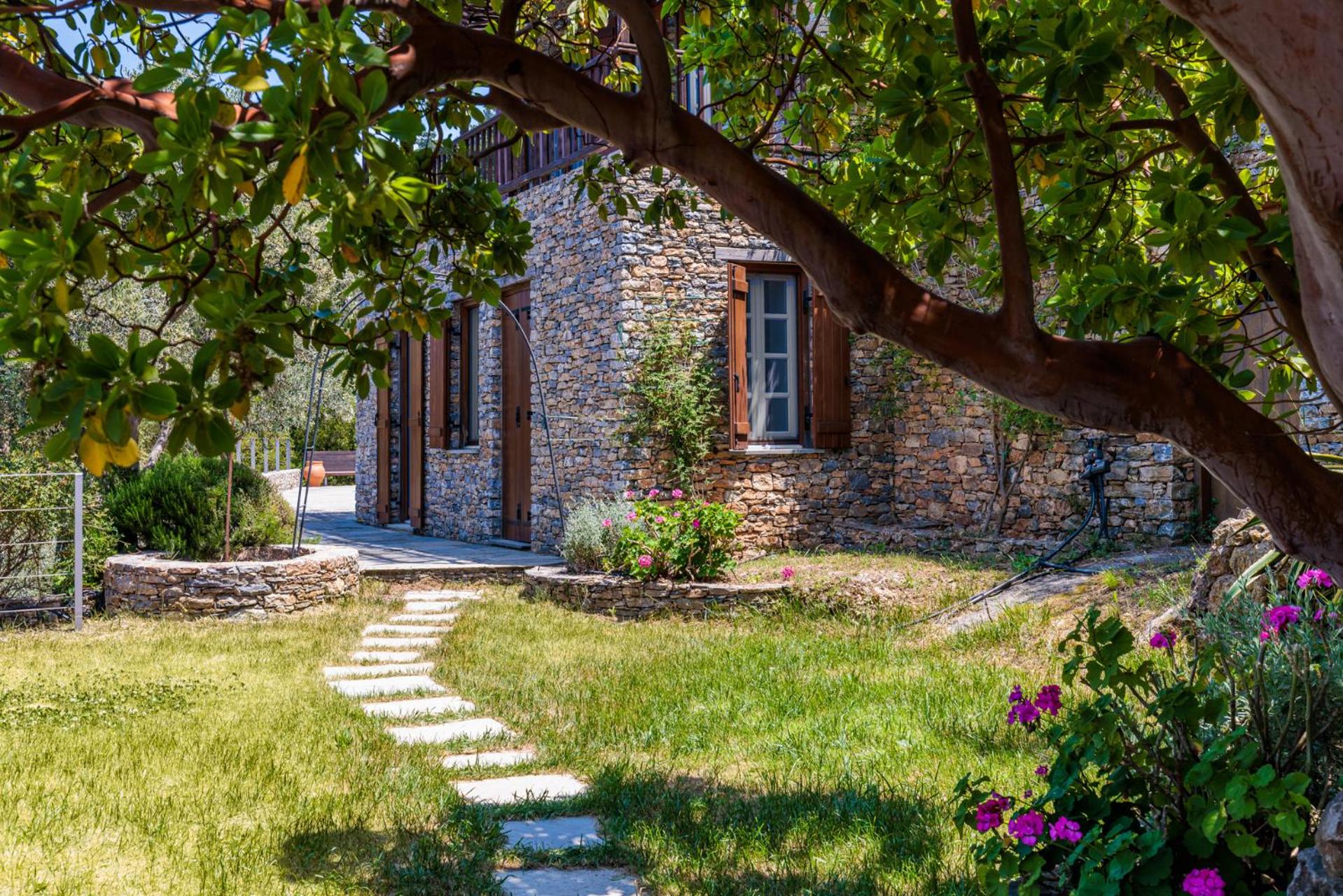 Villa Almond
