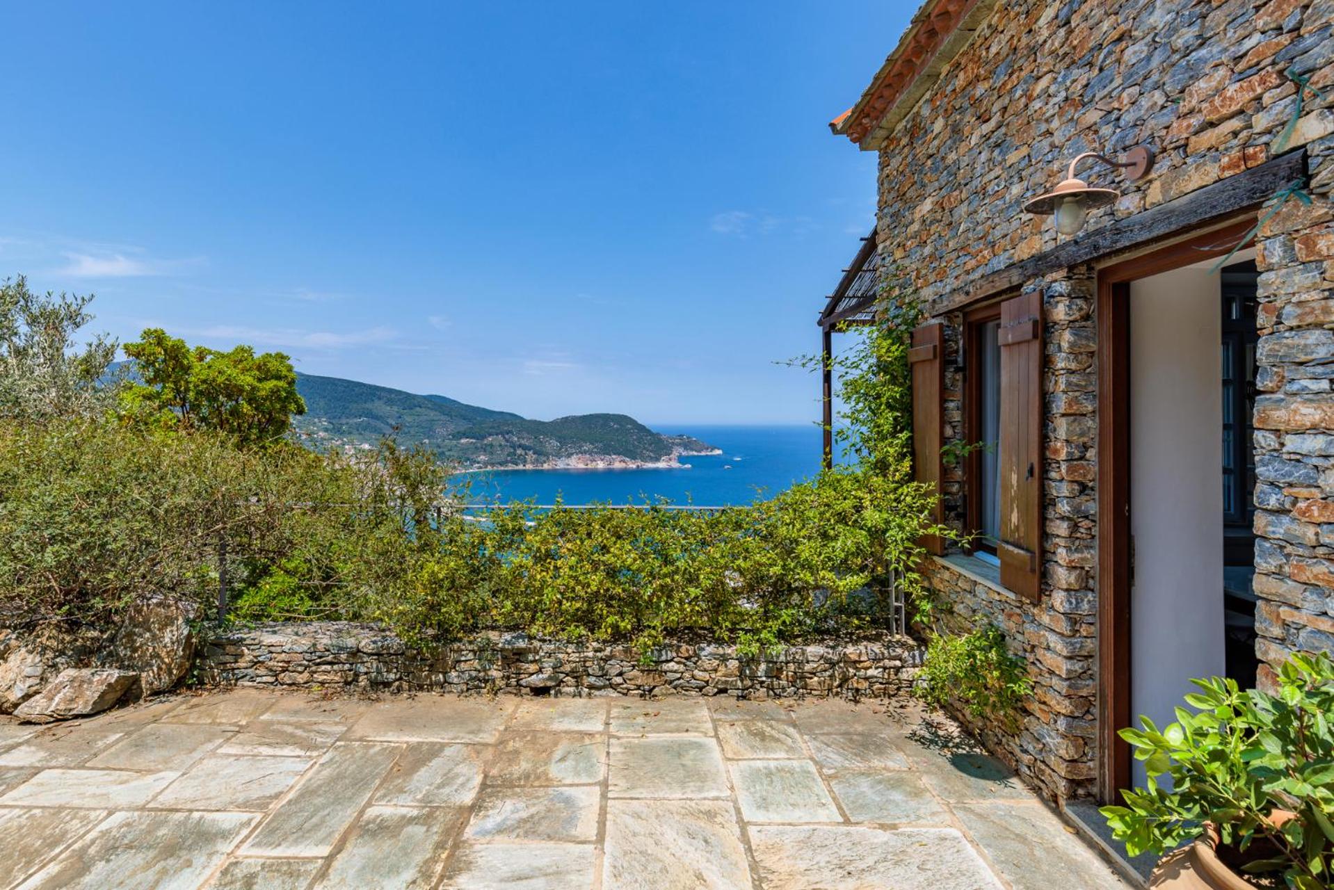 Villa Almond