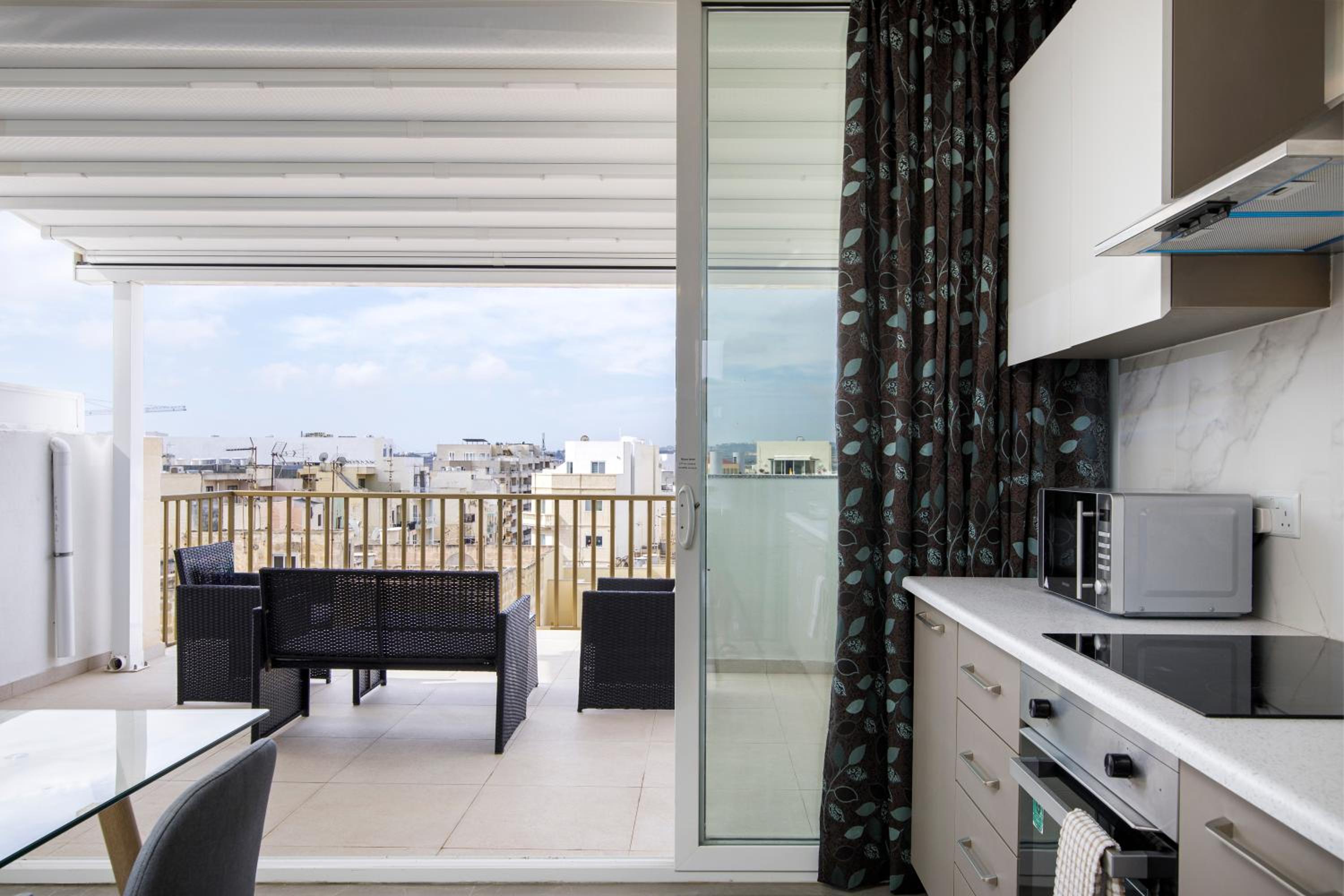 Hilltop Apartments - Stylish Comfort Living close to the sea, Bugibba photo 2