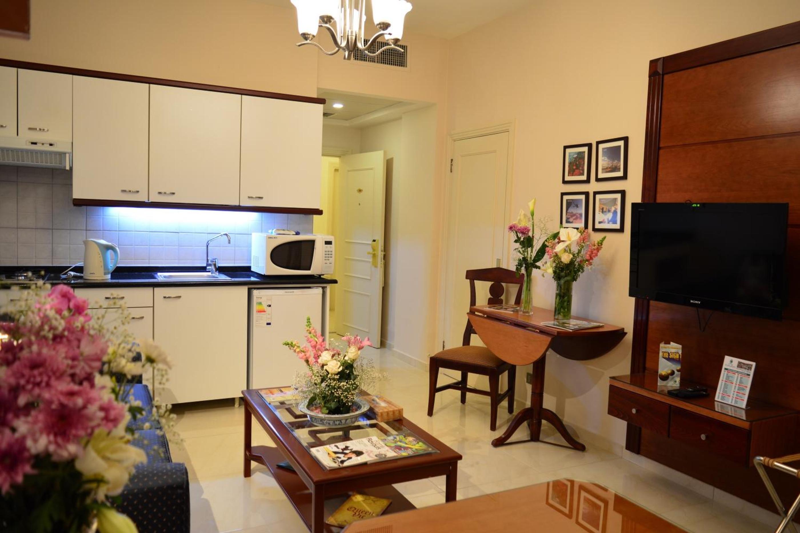 Comfort Hotel Suites