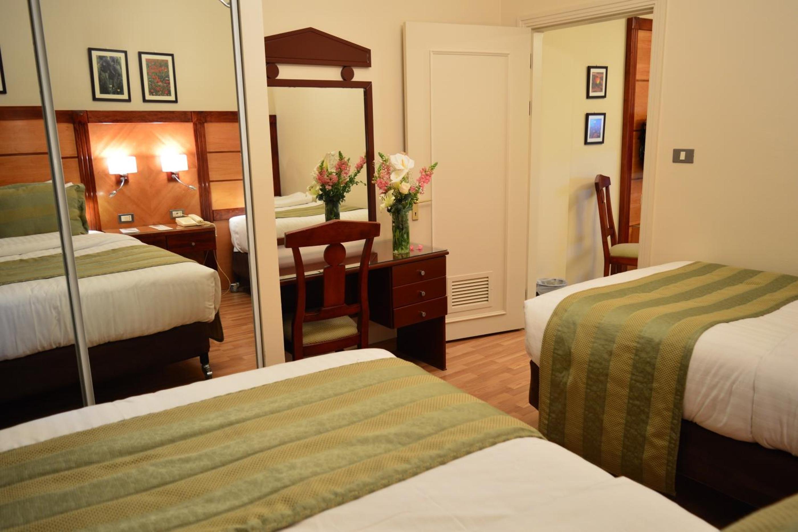 Comfort Hotel Suites