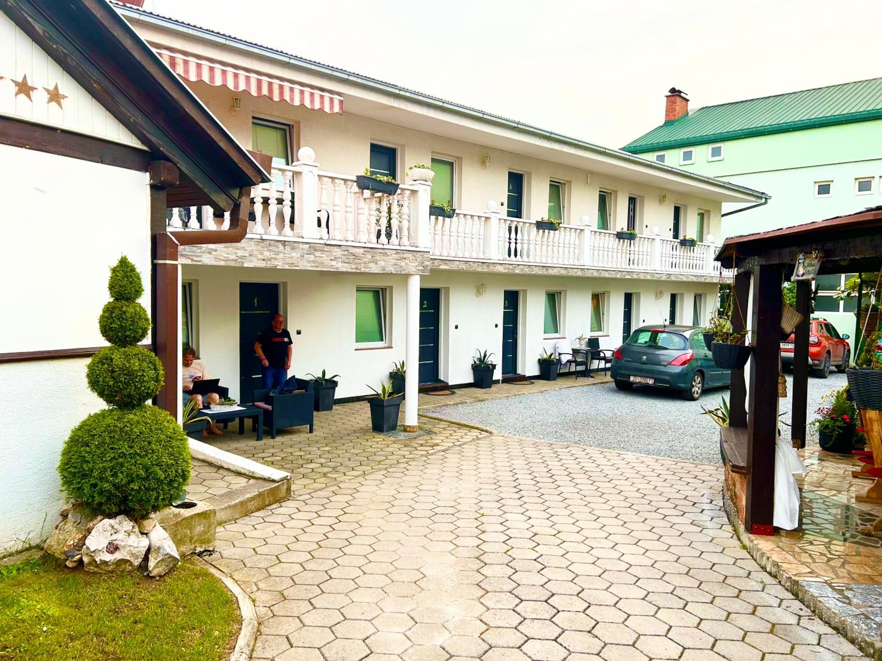 Hotel VILLA MARIA Požega - Image 1