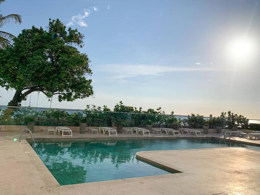 Sea, Sand & Skyline 30th-Floor Poolside Getaway