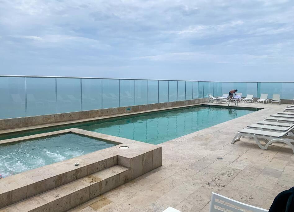Sea, Sand & Skyline 30th-Floor Poolside Getaway