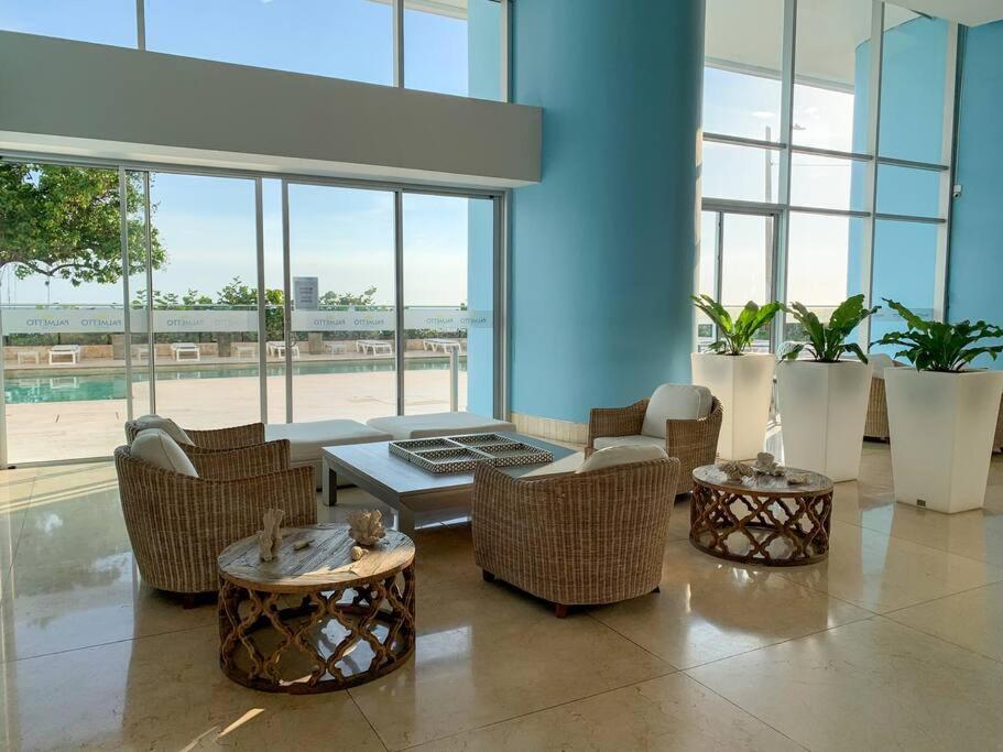 Sea, Sand & Skyline 30th-Floor Poolside Getaway