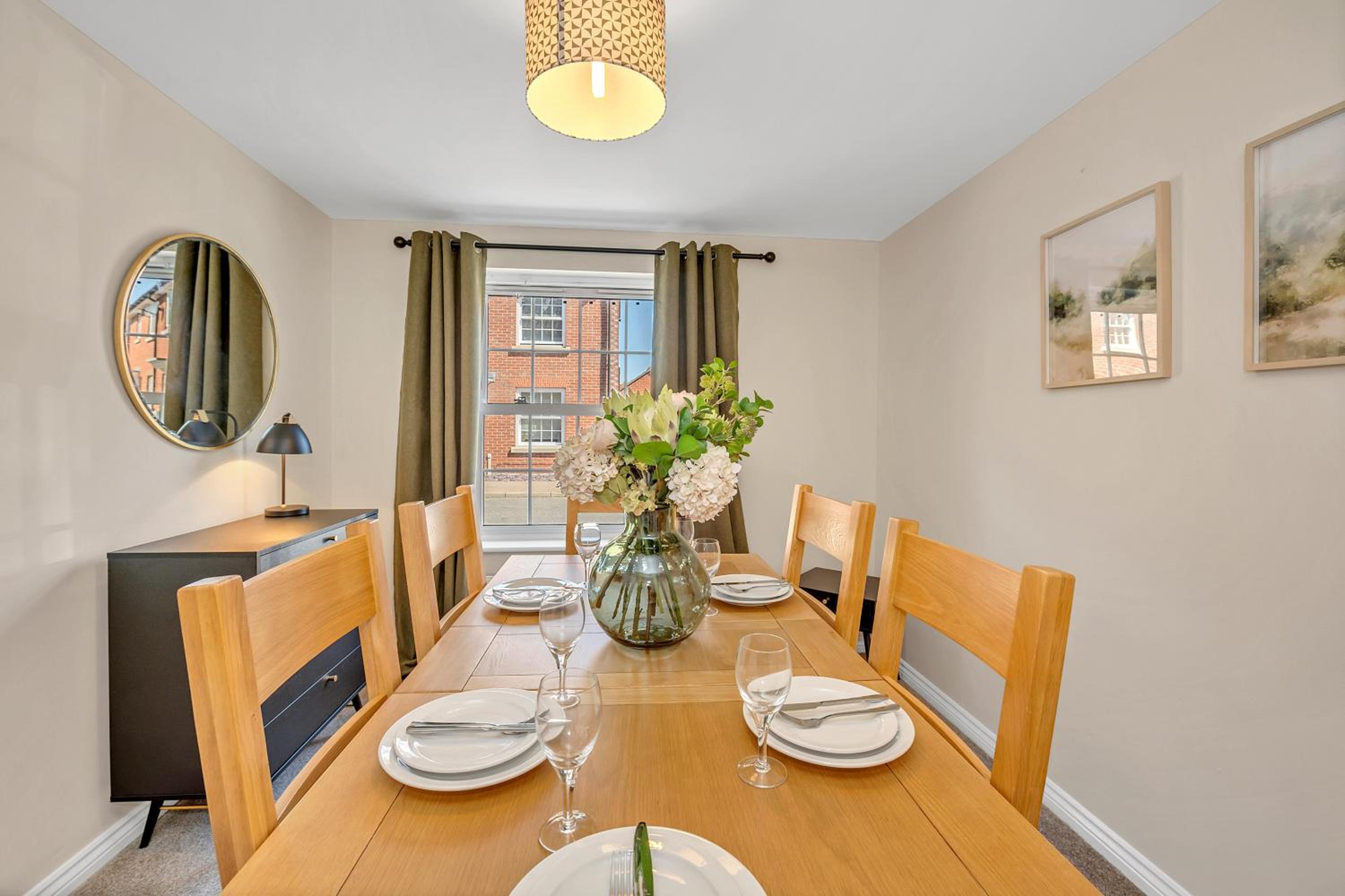 The Grange Luxe2, 5 Bedroom House,Spacious,contractor,family,Internet,free parking,group,study,relocation,easily accessible in Ipswich,Kesgrave view 5