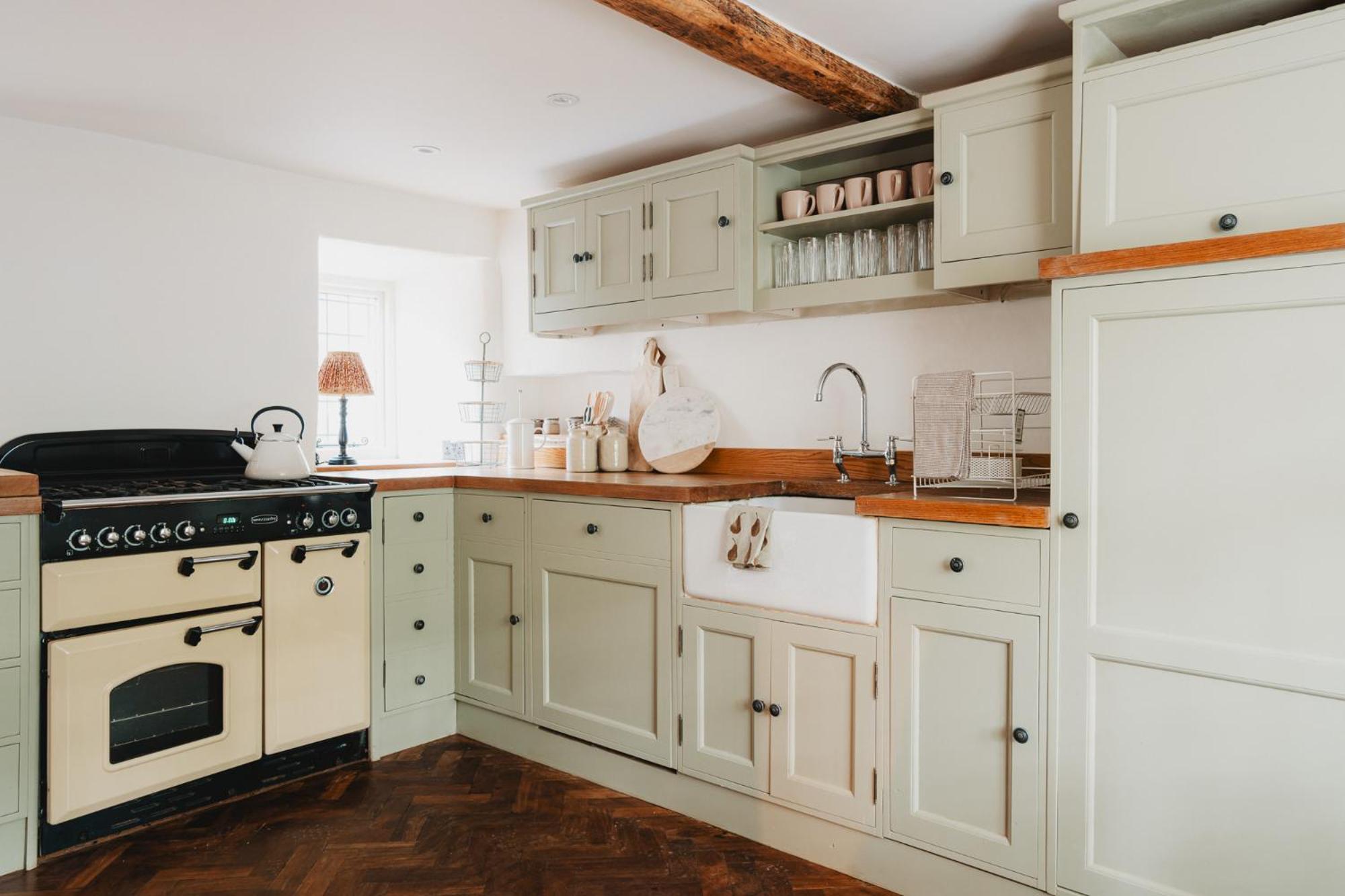 Lodge Cottage, Castleton view 4