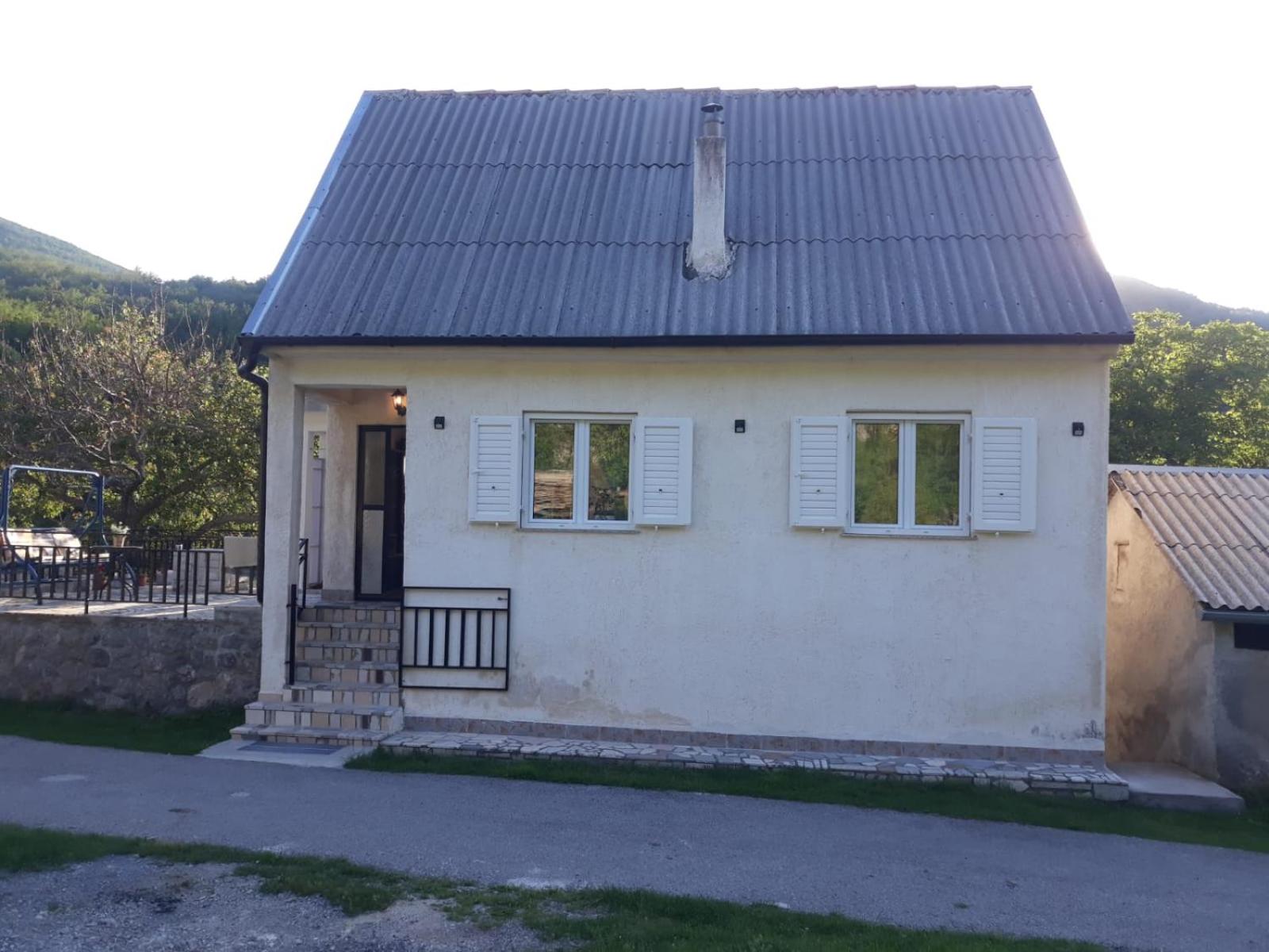 VELEBITSKI ZAGRLJAJ RUKAVINE-mir iznad mora view 3