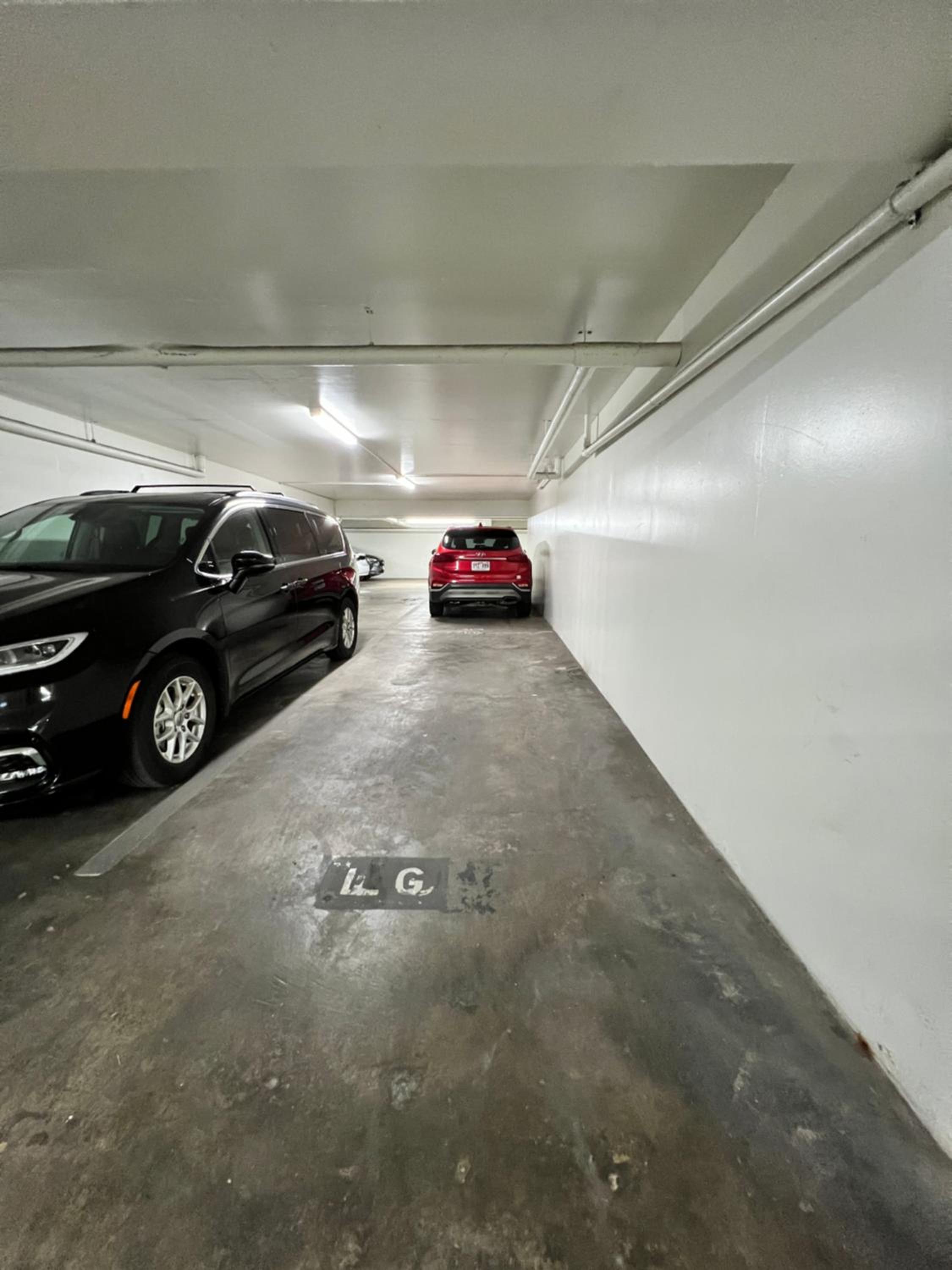 Fully Renovated 2BR and 2BA Near Waikiki Beach with Parking view 4