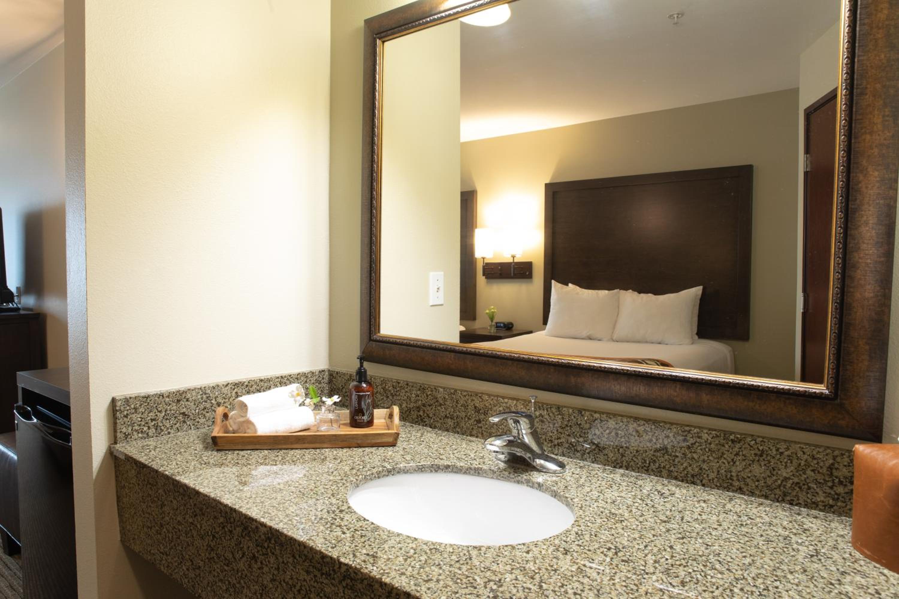 Pendleton Vacations - Oxford Suites Pendleton - Property Image 10