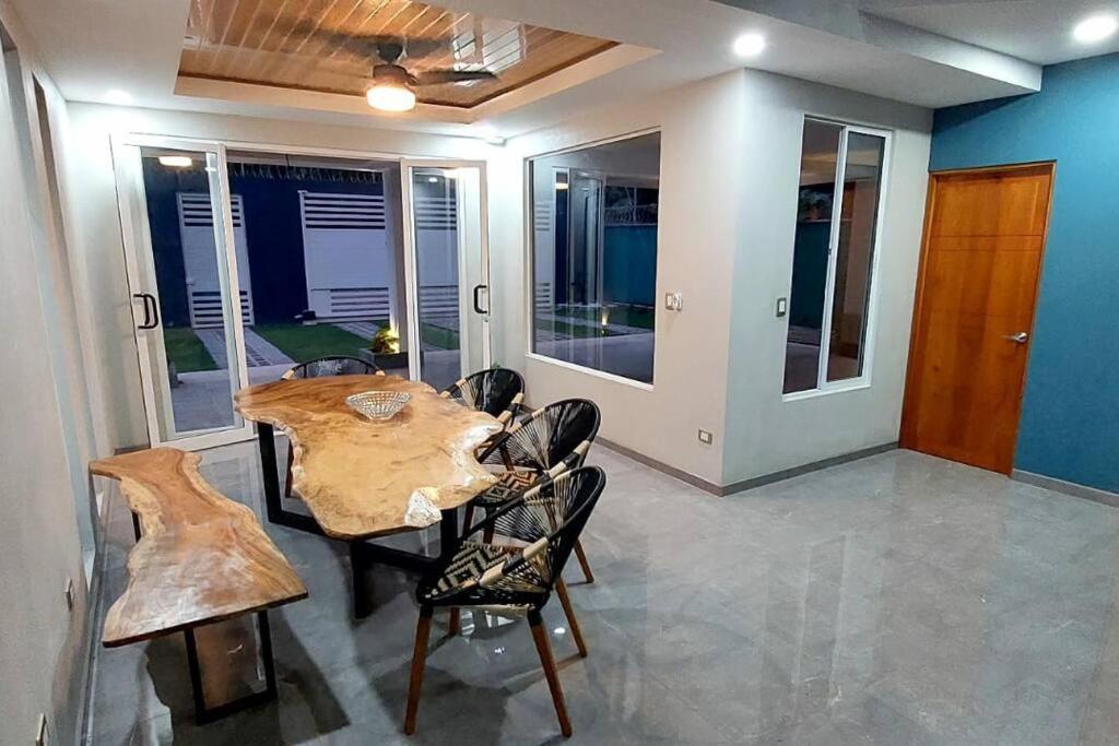 CR Caribbean Blue House - Modern style 100 WiFi