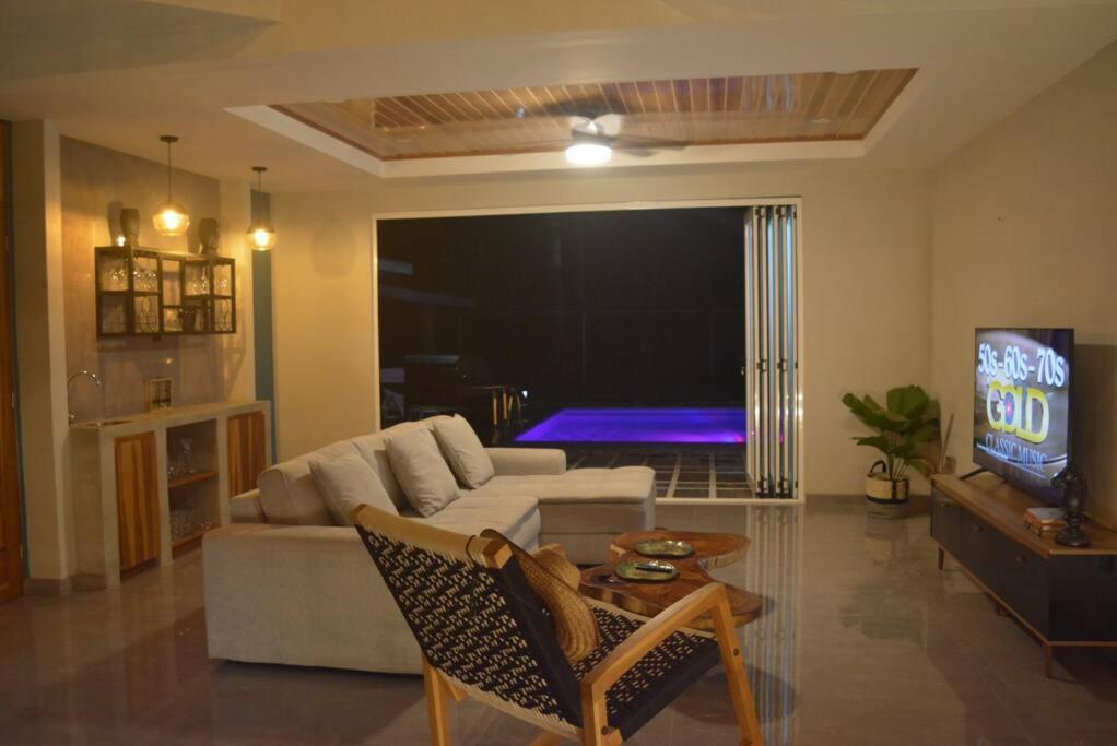 CR Caribbean Blue House - Modern style 100 WiFi