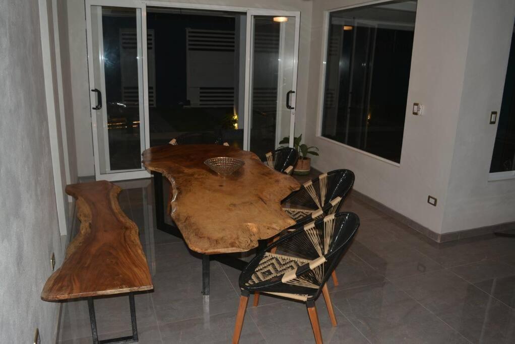 CR Caribbean Blue House - Modern style 100 WiFi