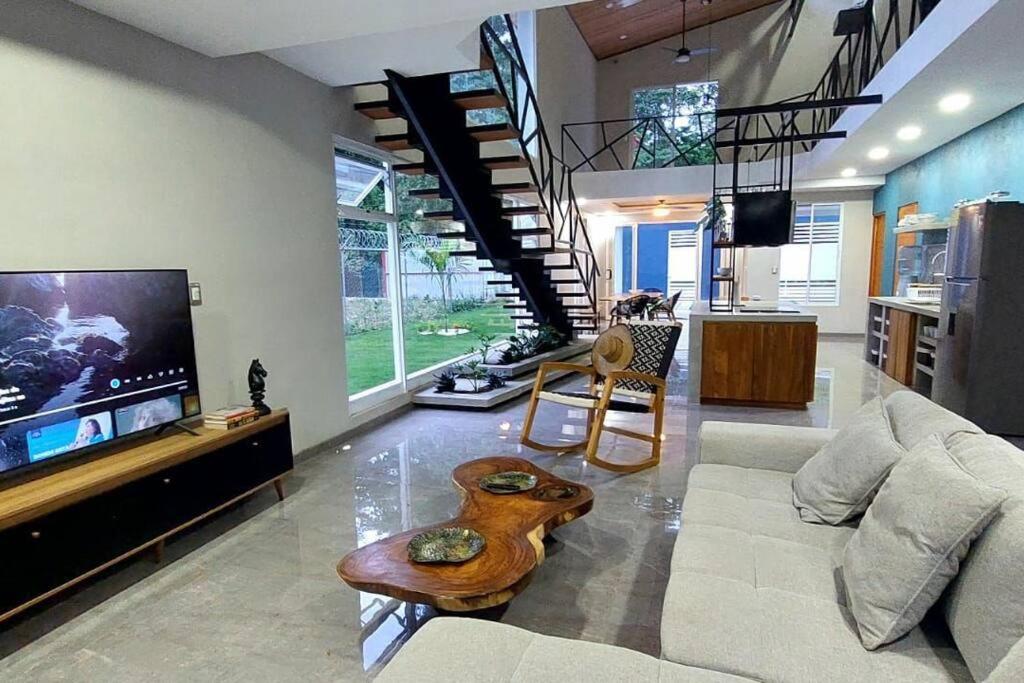 CR Caribbean Blue House - Modern style 100 WiFi