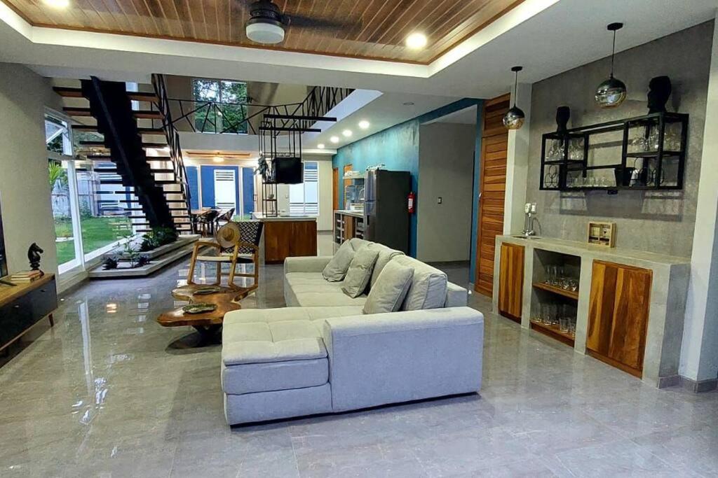 CR Caribbean Blue House - Modern style 100 WiFi