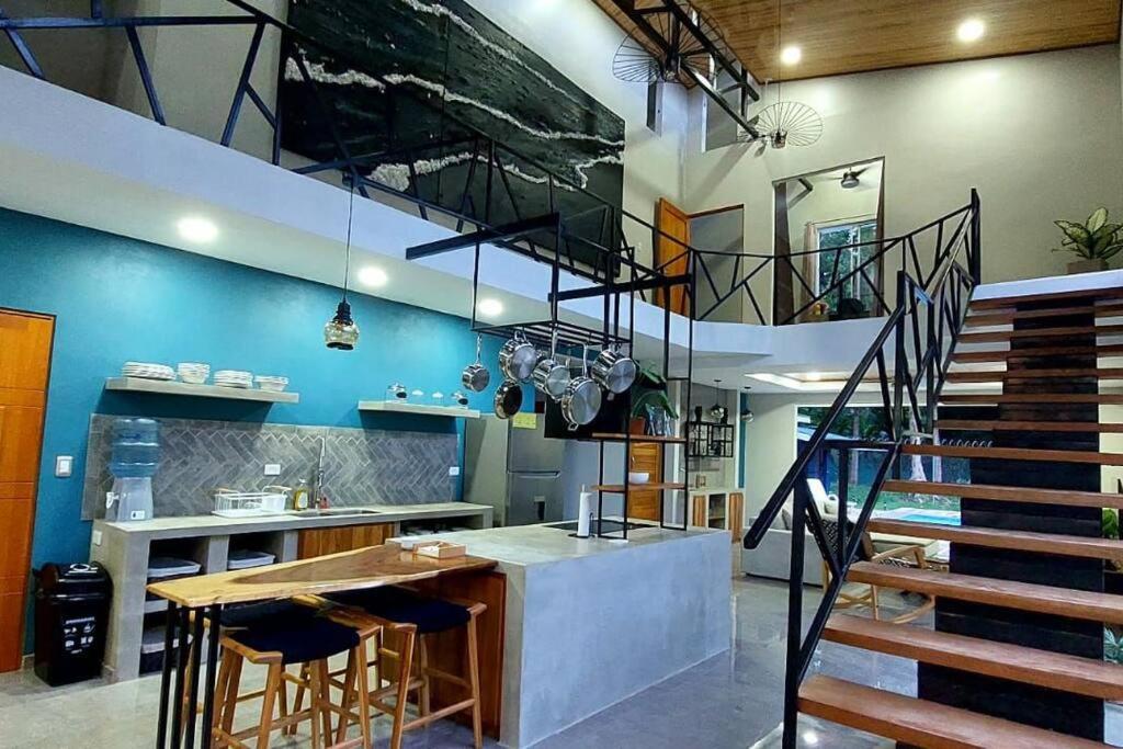 CR Caribbean Blue House - Modern style 100 WiFi