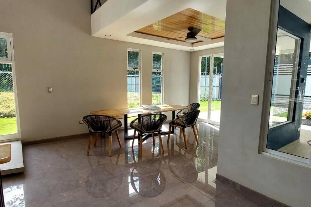 CR Caribbean Blue House - Modern style 100 WiFi