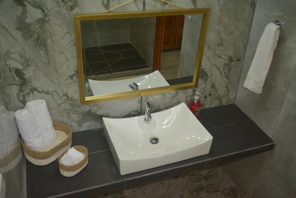 CR Caribbean Blue House - Modern style 100 WiFi