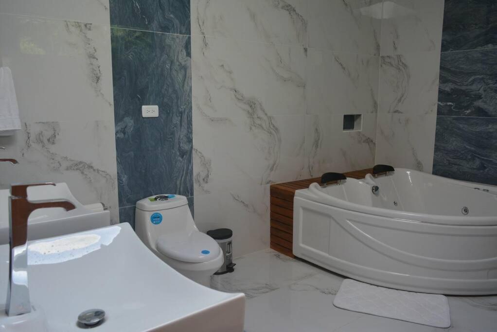 CR Caribbean Blue House - Modern style 100 WiFi