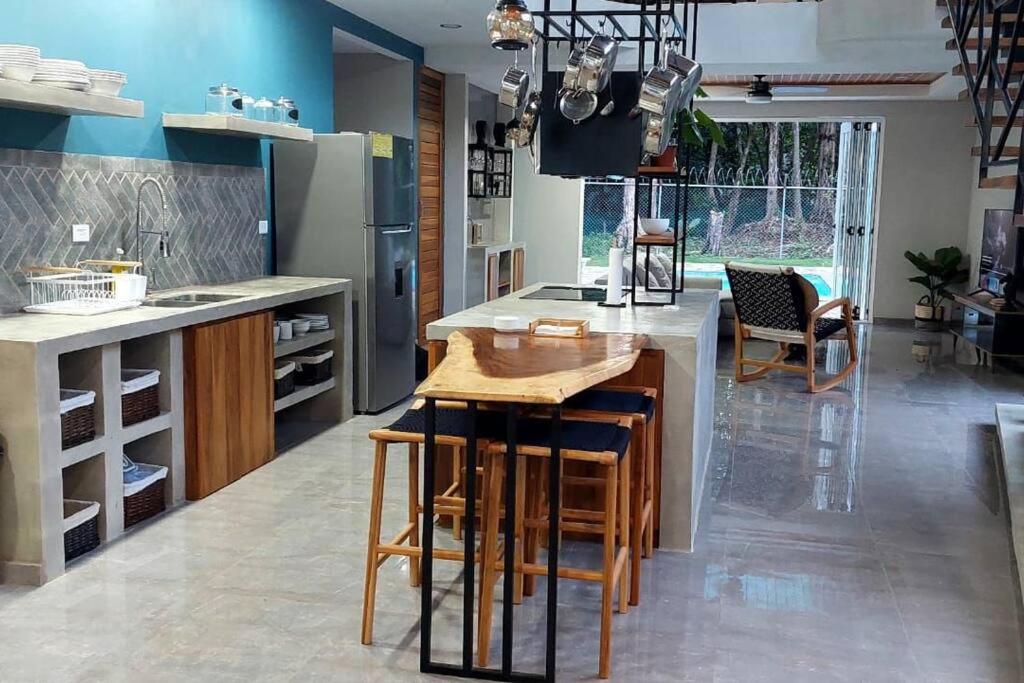 CR Caribbean Blue House - Modern style 100 WiFi