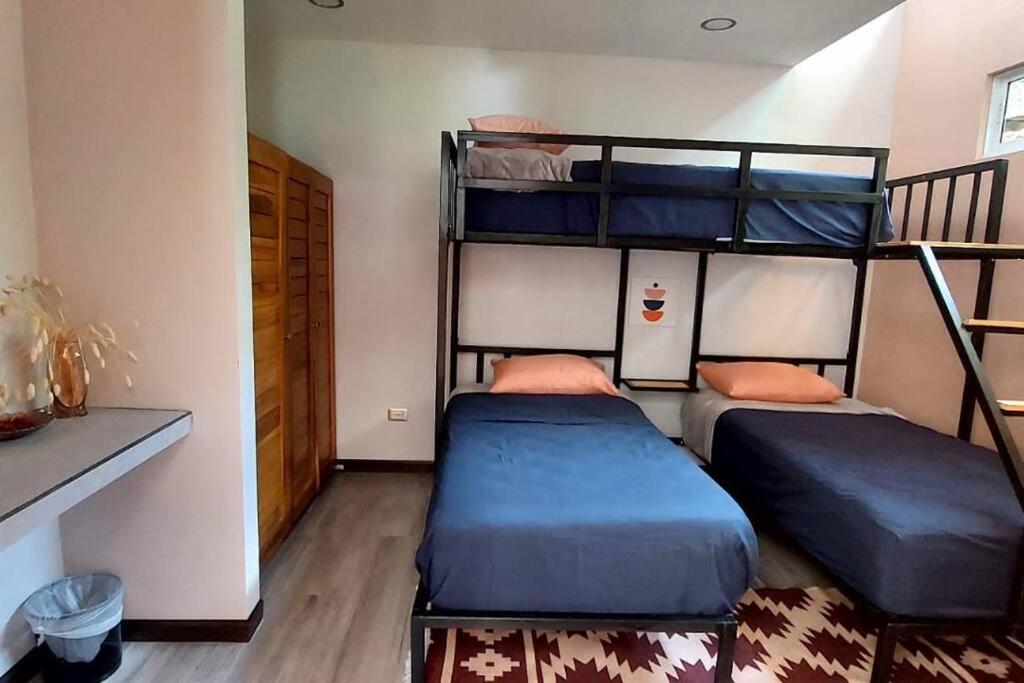 CR Caribbean Blue House - Modern style 100 WiFi