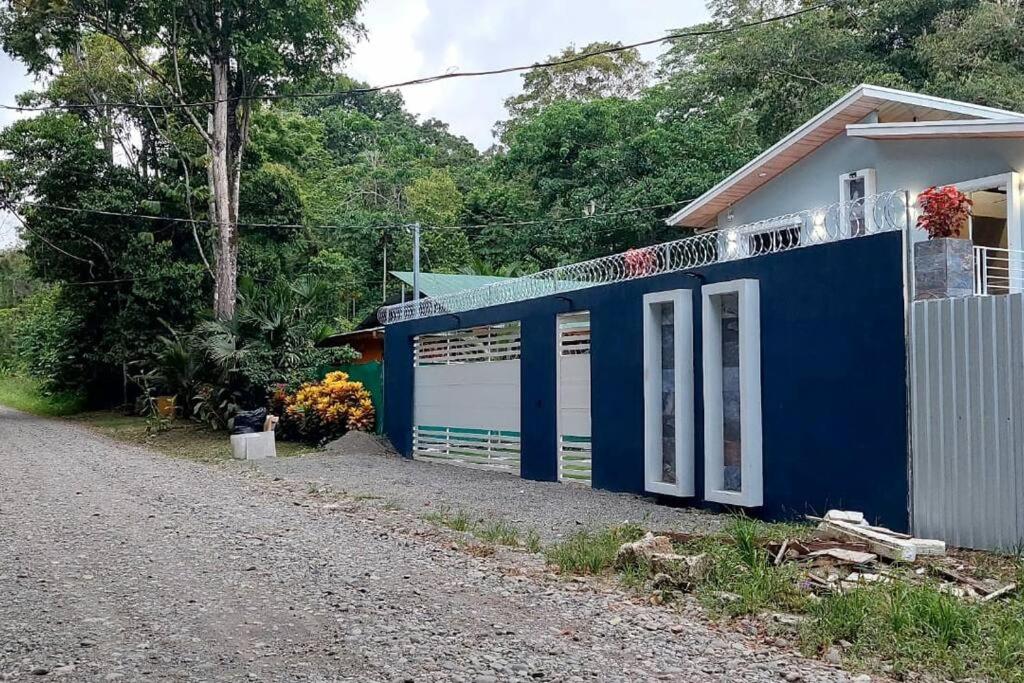 CR Caribbean Blue House - Modern style 100 WiFi
