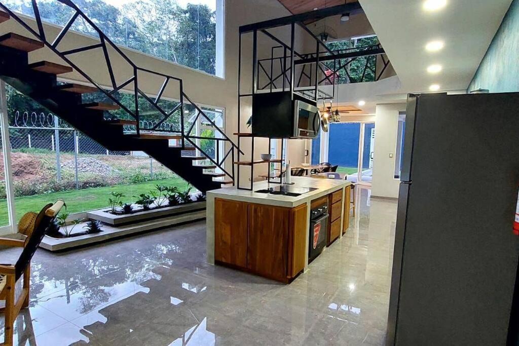 CR Caribbean Blue House - Modern style 100 WiFi