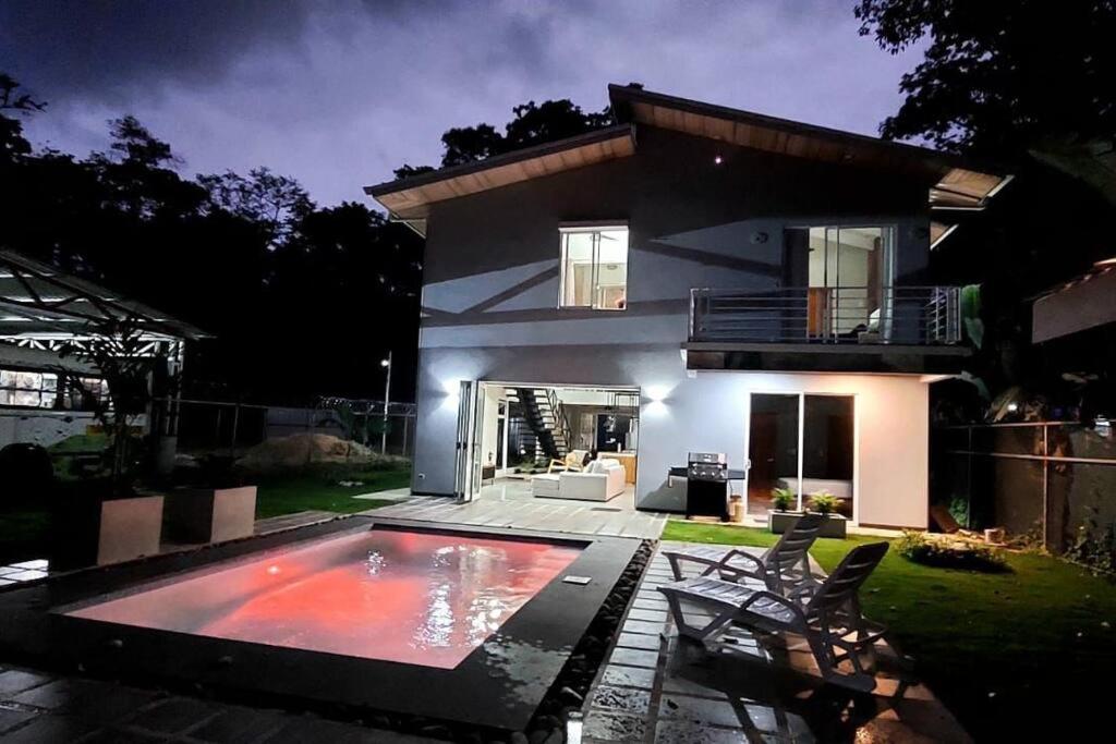 CR Caribbean Blue House - Modern style 100 WiFi