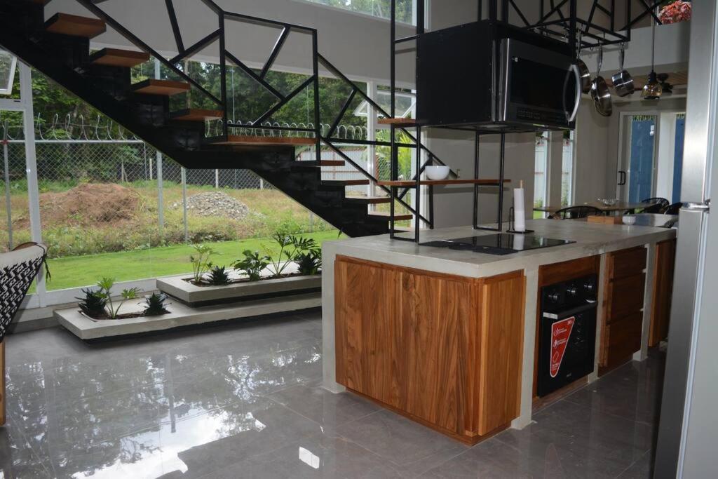 CR Caribbean Blue House - Modern style 100 WiFi