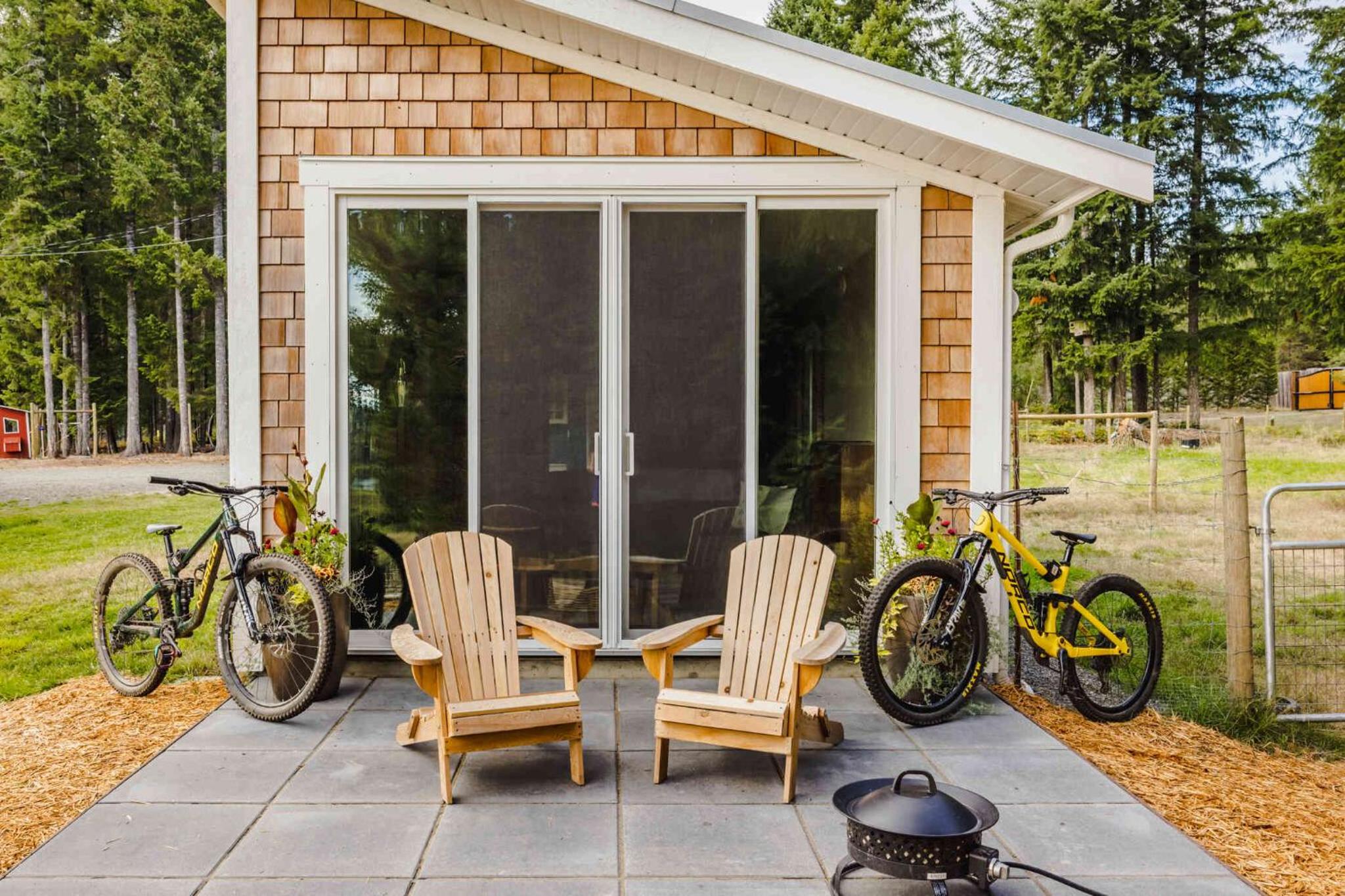 Tiny house & Sauna on Lakefront Farm Oasis