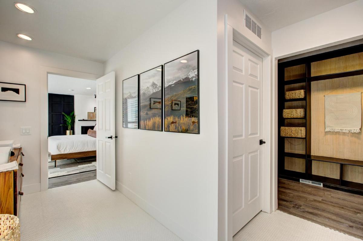Off-Broadway - Modern woutdoor haven view 3