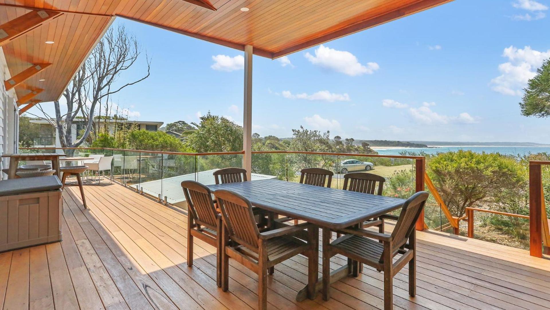 Cuttagee Views Luxury ocean beach front Bermagui Linen & Wifi Provided