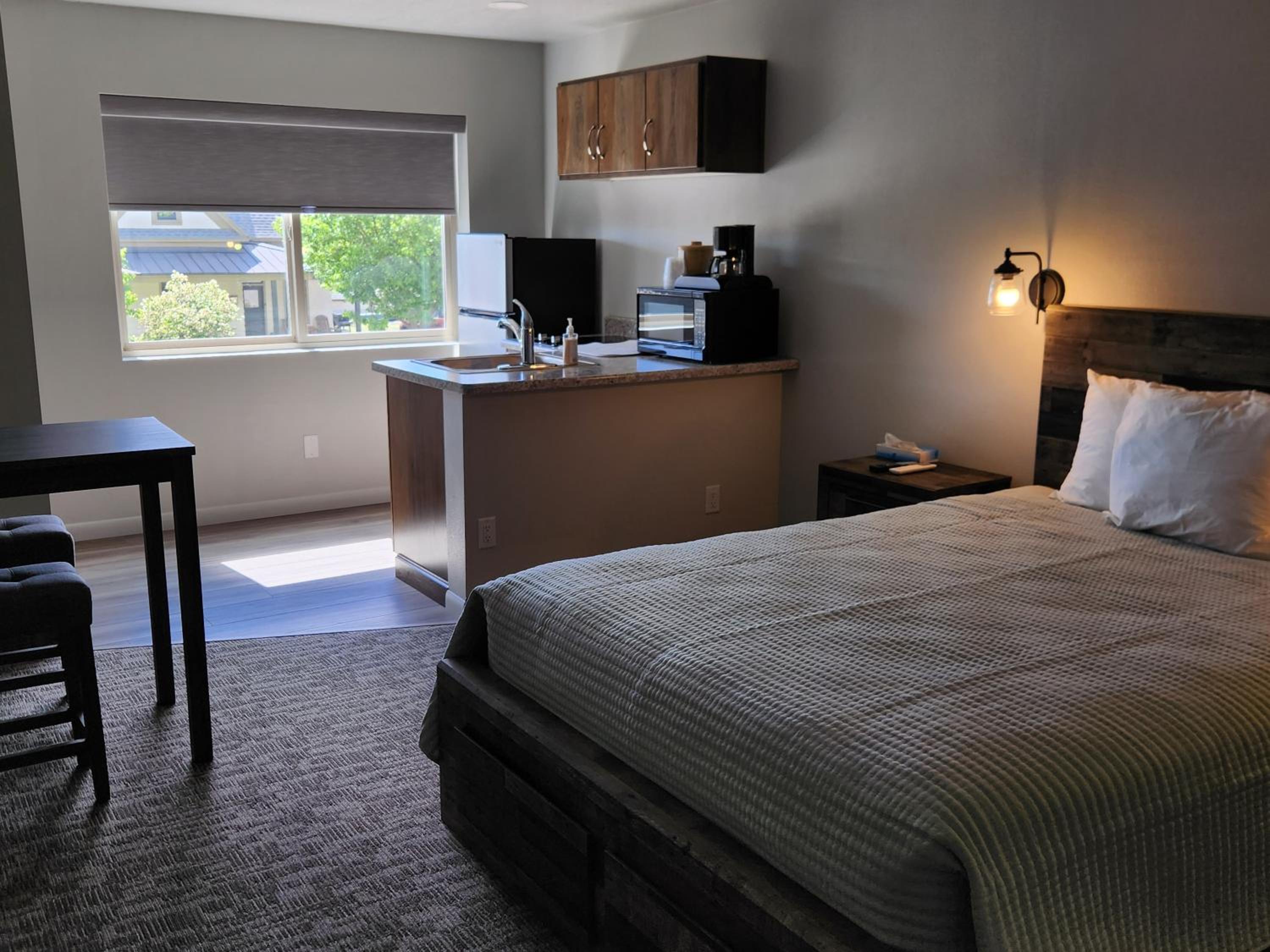 Aquarius Inn