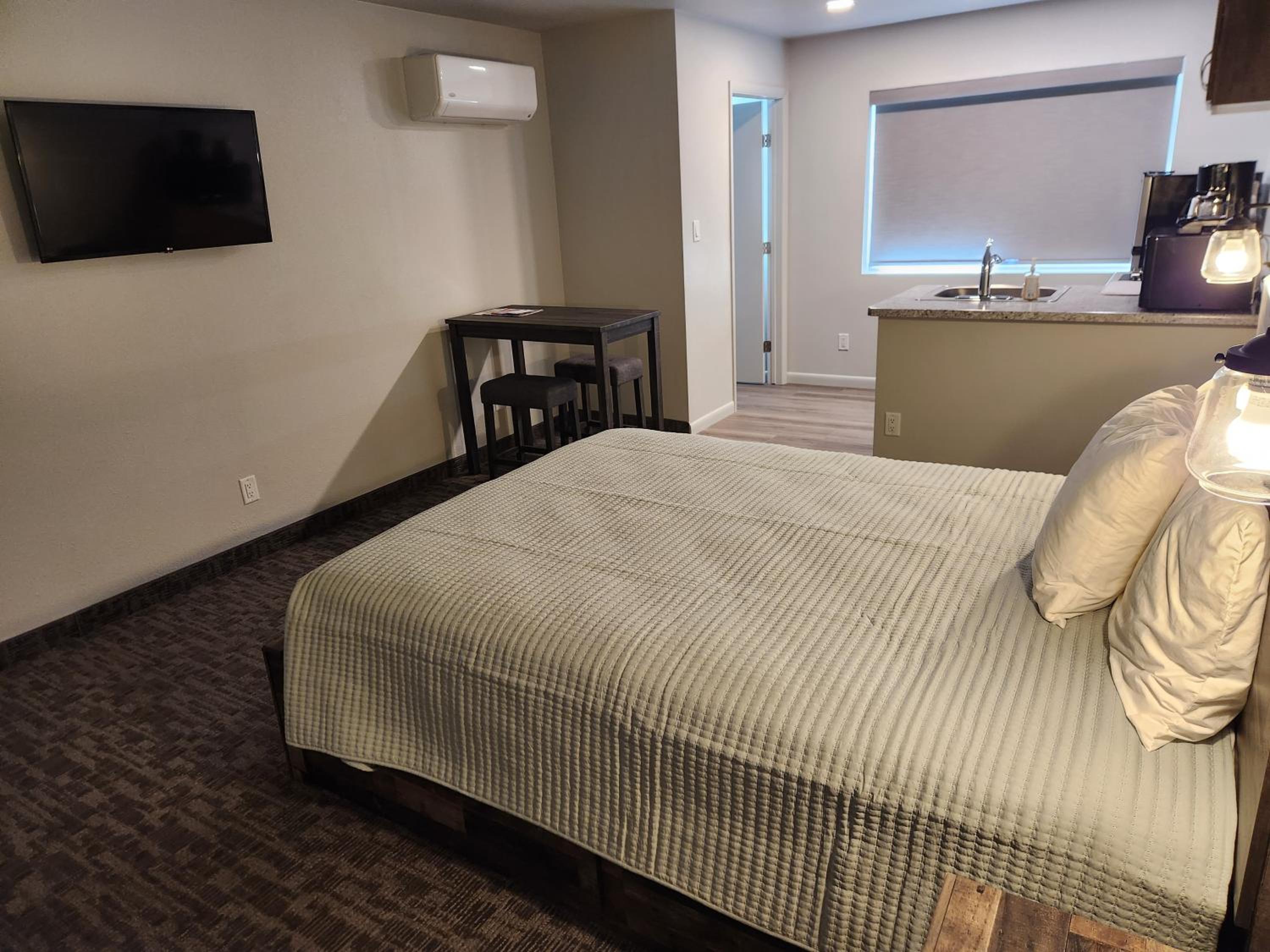 Aquarius Inn