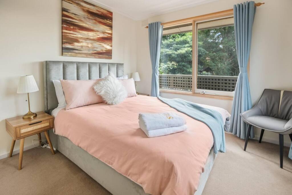Stylish Retreat Family House 5BRM Wheelers Hill