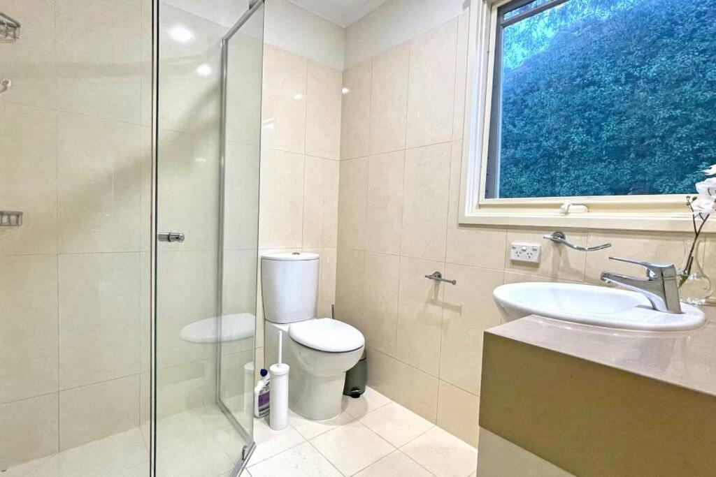 Stylish Retreat Family House 5BRM Wheelers Hill