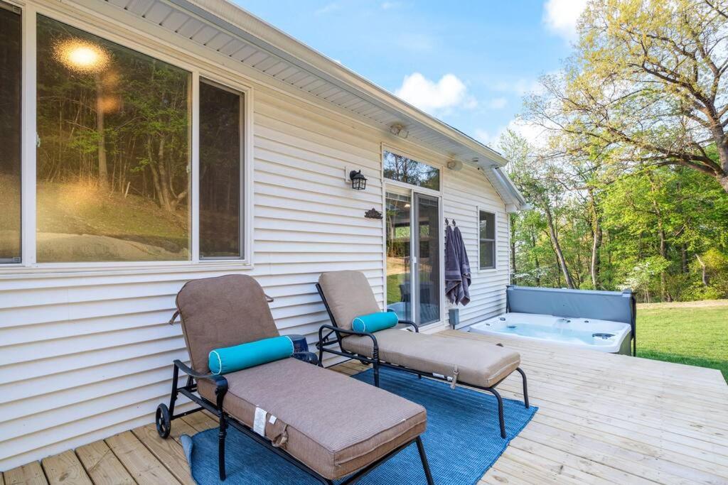 Foxfire - Secluded Zen Retreat with Spa & Views