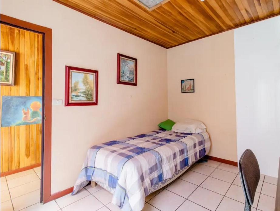 Casa Sarita - Cerca del Juan Castro, hospital y tribunales