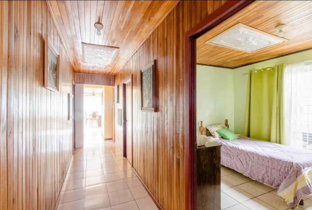 Casa Sarita - Cerca del Juan Castro, hospital y tribunales