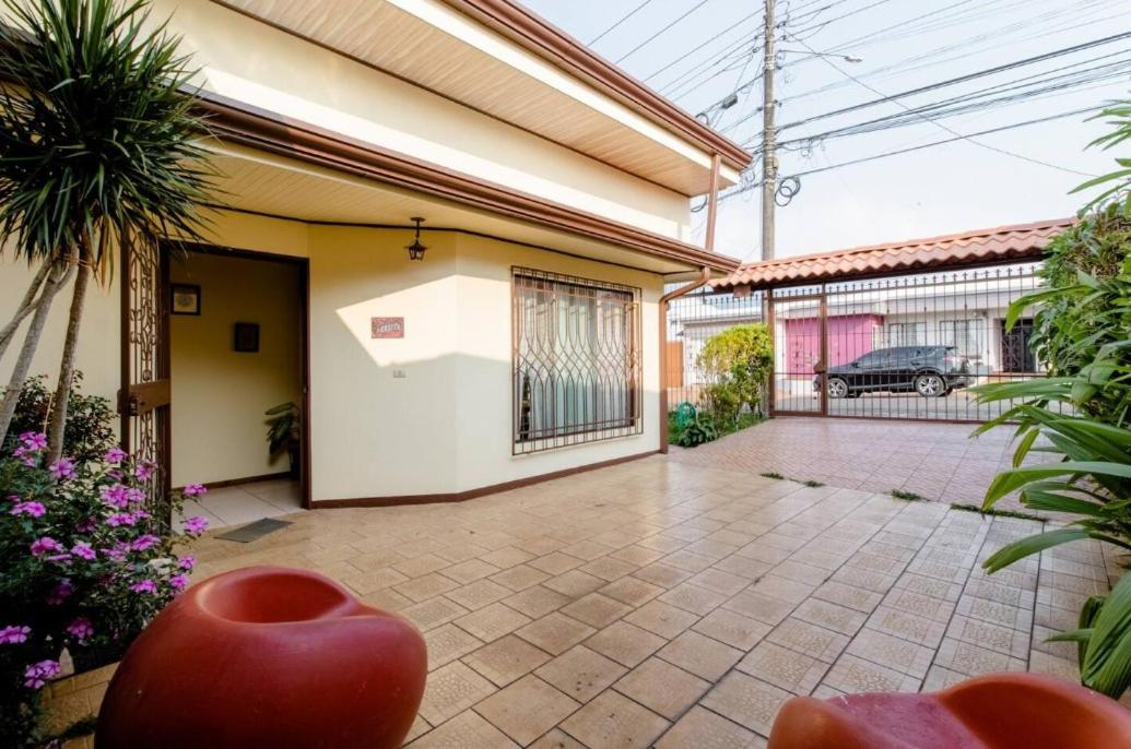 Casa Sarita - Cerca del Juan Castro, hospital y tribunales