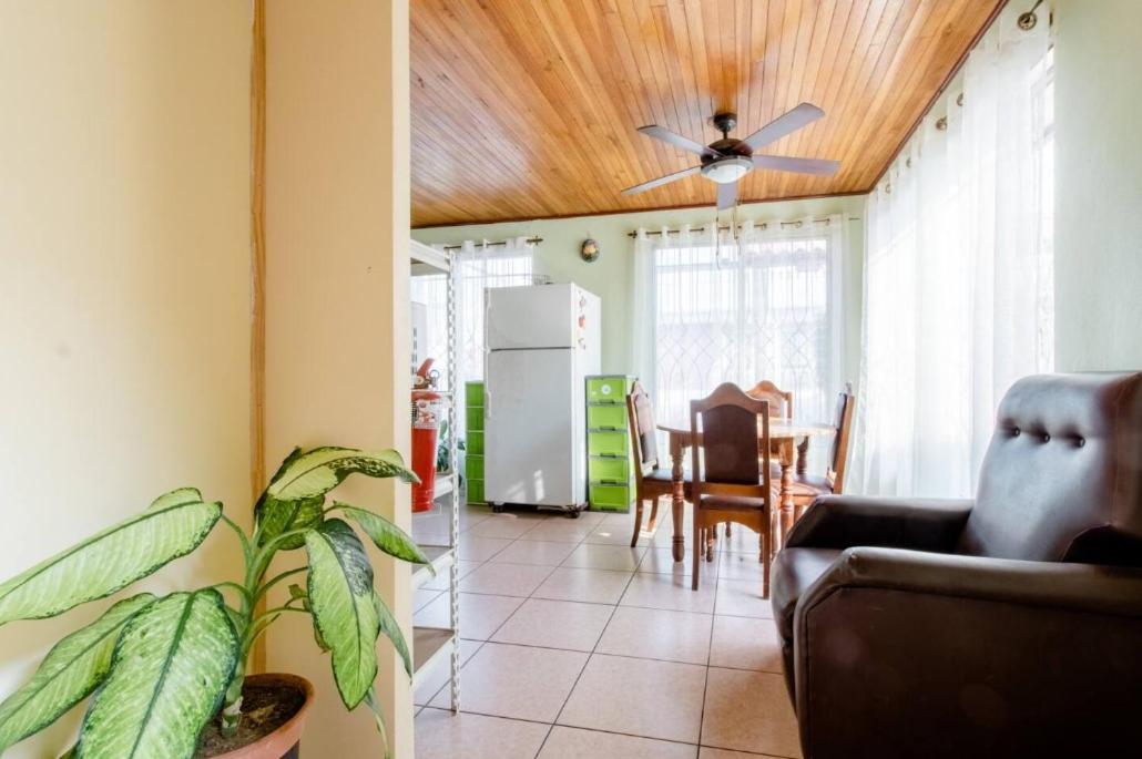 Casa Sarita - Cerca del Juan Castro, hospital y tribunales