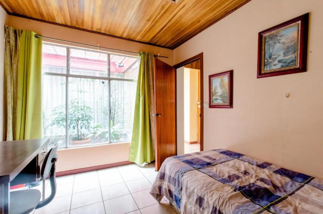 Casa Sarita - Cerca del Juan Castro, hospital y tribunales
