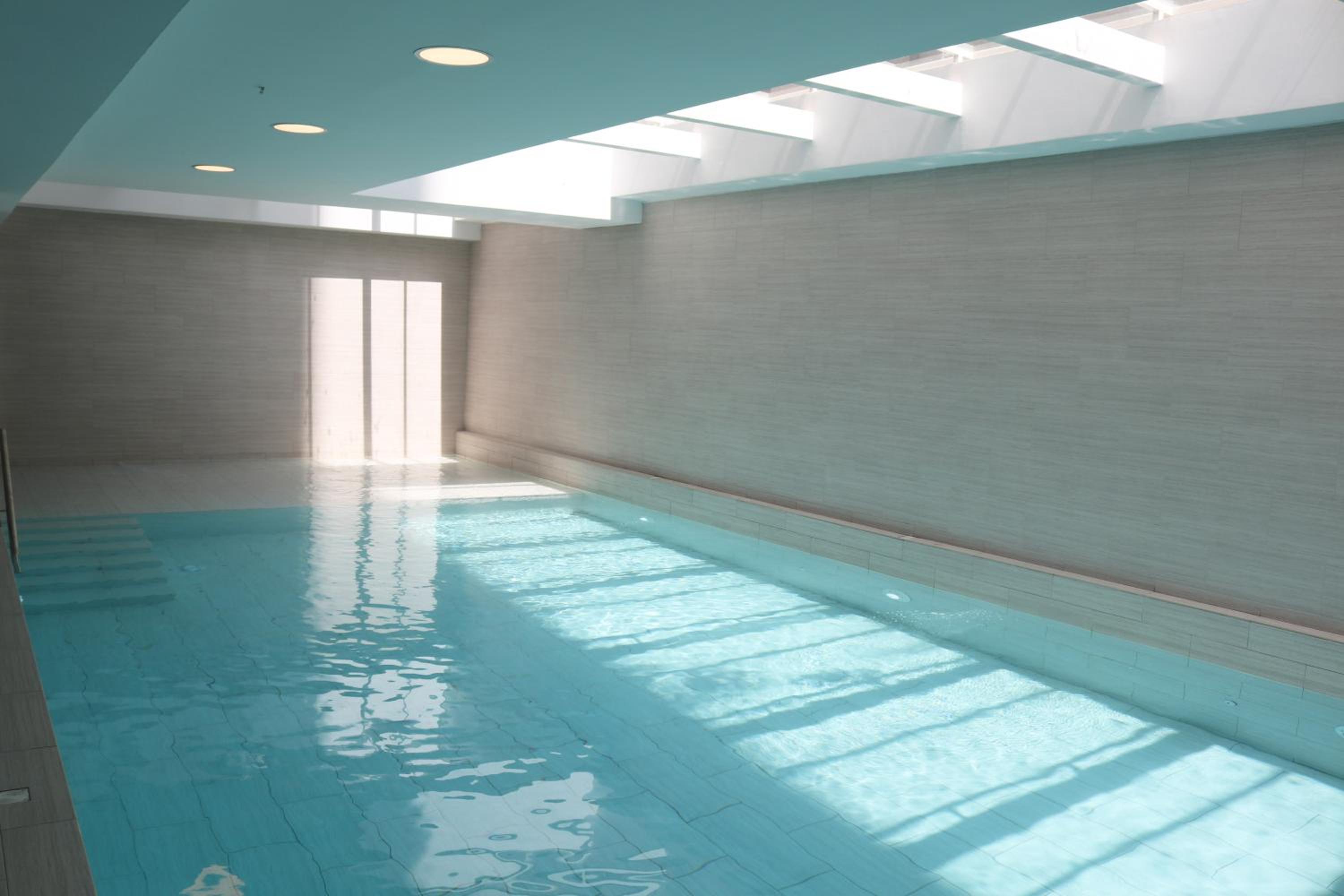 Silver Studio Pool Comfy Garage CheckinEC