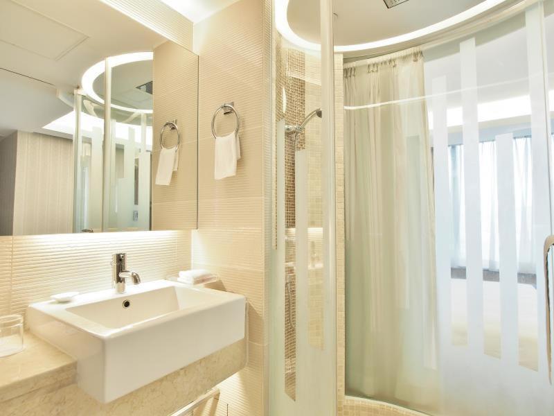 The Bauhinia Hotel - Tsim Sha Tsui